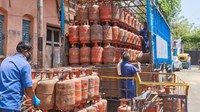 LPG Price Today: 1 जुलाई से सस्ता हुआ गैस सिलेंडर! एलपीजी उपभोक्ताओं को मिली राहत, जानें क्या है? नए रेट