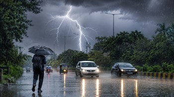 मौसम का बड़ा अलर्ट: मध्य भारत से पूर्वोत्तर तक भारी बारिश और आंधी का दौर, कई राज्यों में बिजली गिरने की चेतावनी